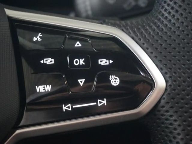 Volkswagen Golf DSG R-Line