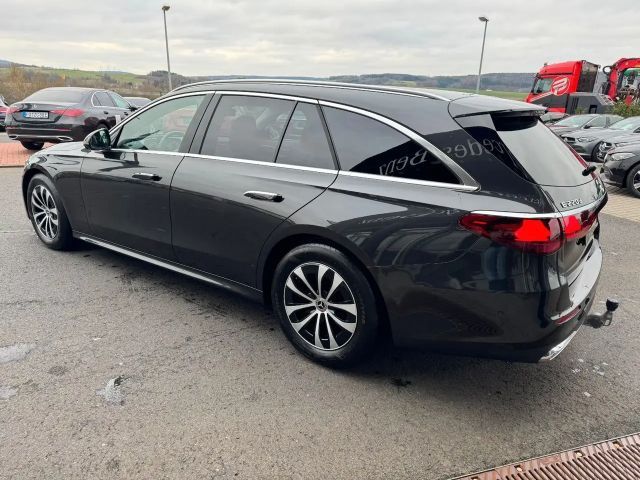 Mercedes-Benz E 220 AVANTGARDE E 220 d Estate