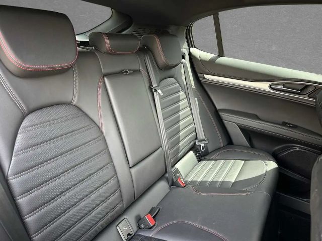 Alfa Romeo Stelvio AT8 Q4 Turbo