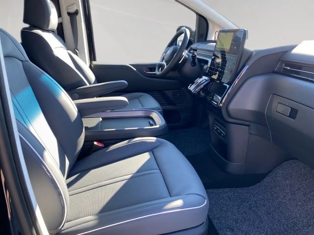 Hyundai Staria Signature