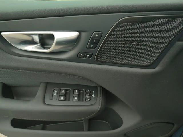 Volvo XC60 AWD Plus T8