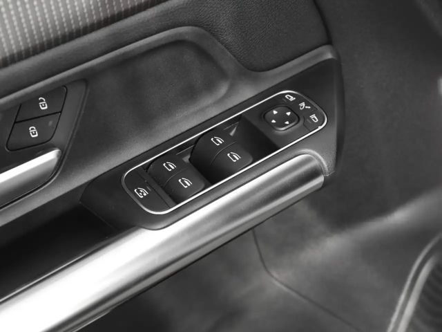 Mercedes-Benz GLA 200 DCT