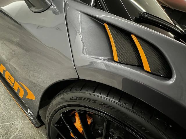 McLaren Artura Spider