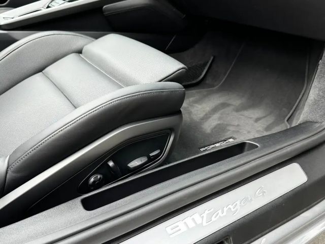 Porsche 992 4 Cabrio Targa