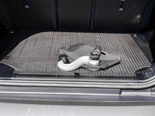 Land Rover Defender 110 AWD D300 Dynamic SE