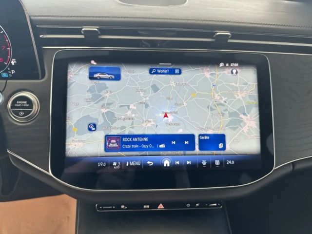 Mercedes-Benz E 200 AMG Line Sedan