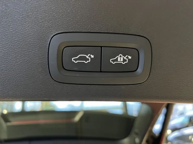 Volvo XC40 Core Recharge T4