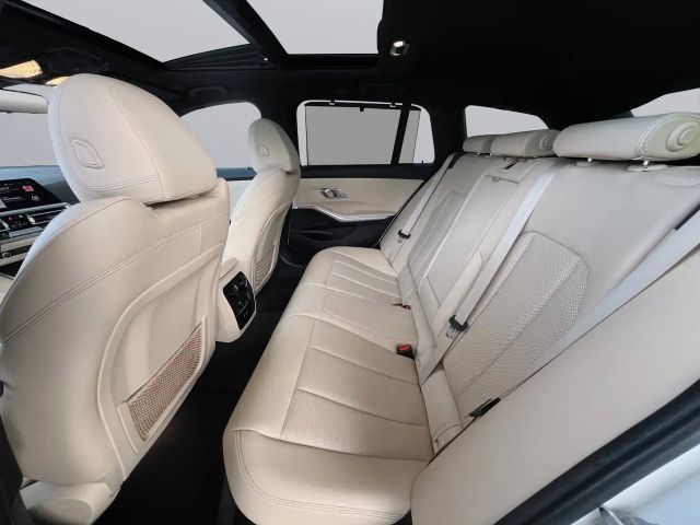 BMW 320 320e M-Sport Touring xDrive