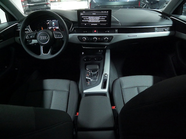 Audi A4 40 TFSI Quattro S-Tronic Sedan