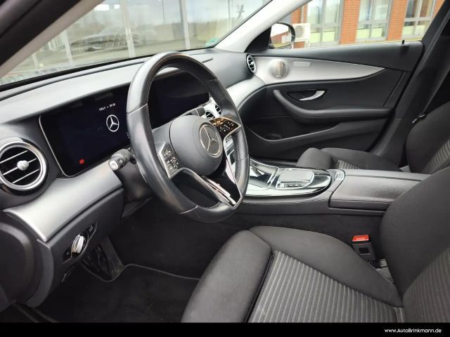 Mercedes-Benz E 200 Sedan