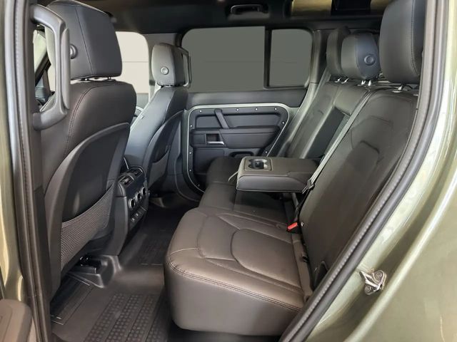 Land Rover Defender 110 D250 Dynamic SE