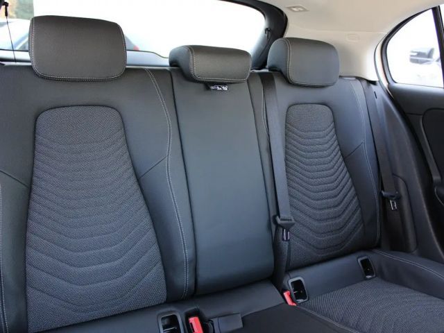 Mercedes-Benz A 180 A 180 d