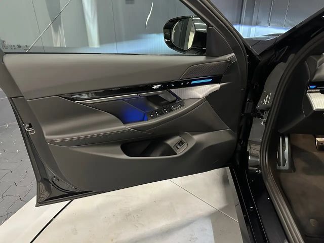 BMW 520 520d M-Sport Sedan