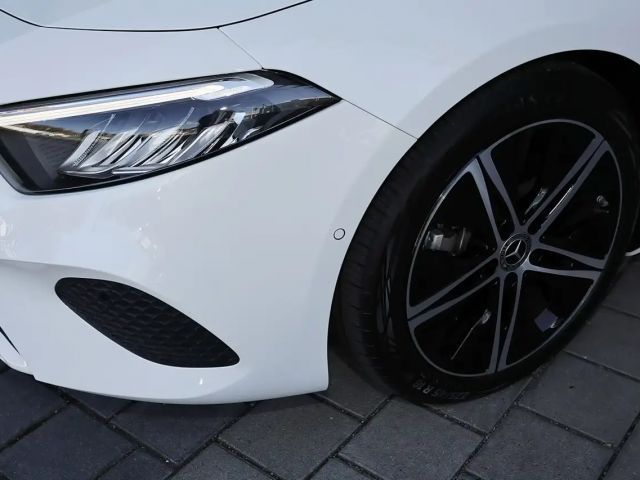 Mercedes-Benz A 180 PANORAMA+KAMERA+TOTWINKEL+MBUX+LED+18 ZOLL