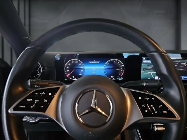 Mercedes-Benz A 250 A 250 e