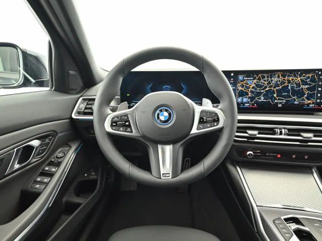 BMW 330 330e xDrive