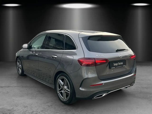 Mercedes-Benz B 220 4MATIC AMG Line Sedan