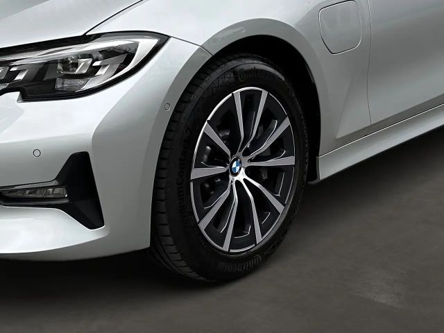 BMW 330 330e Sedan