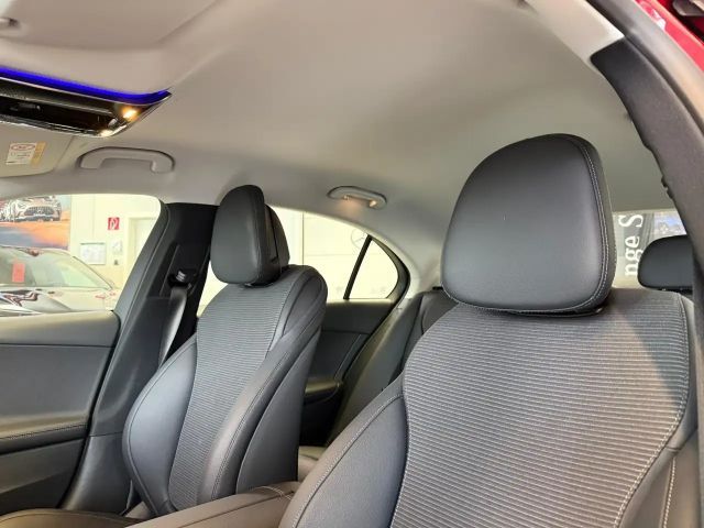 Mercedes-Benz C 200 AVANTGARDE Sedan