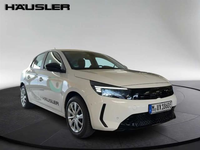 Opel Corsa mit Allwetterreifen Kamera CarPlay