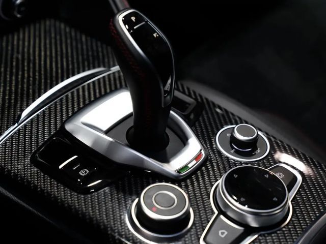 Alfa Romeo Stelvio Carbon Q4 Quadrifoglio