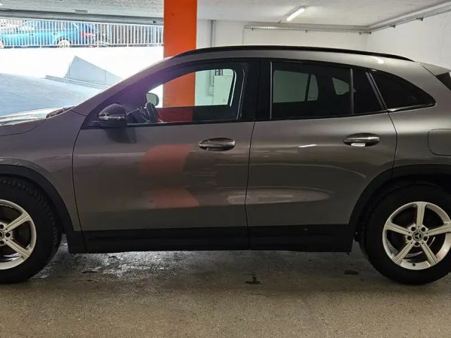 Mercedes-Benz GLA 200 4MATIC GLA 200 d