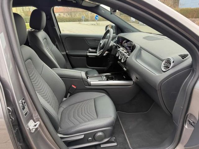 Mercedes-Benz EQA 300 4MATIC Progressive