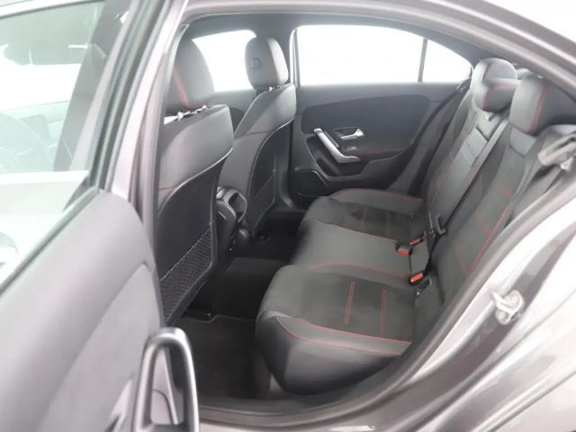 Mercedes-Benz A 200 A 200 d AMG Line