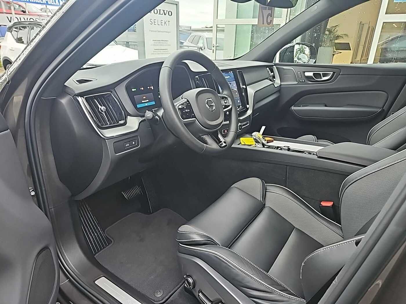 Volvo XC60 AWD Dark Plus T6