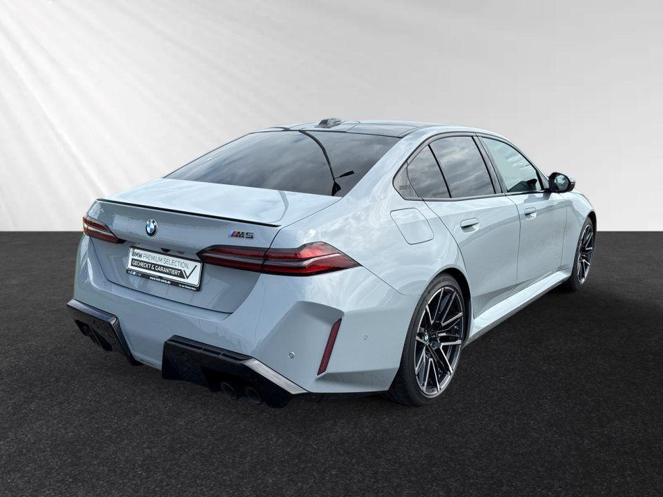 BMW M5 Sedan