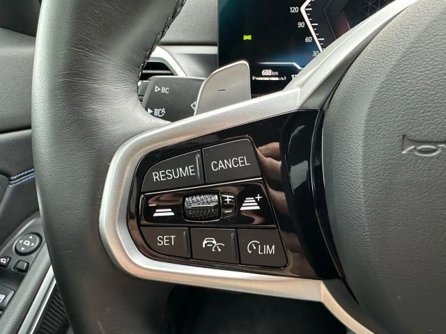 BMW 320 320i M-Sport Sedan