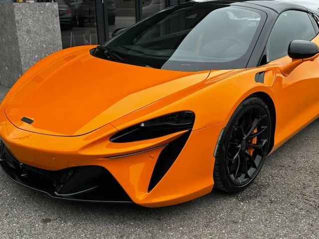 McLaren Artura Spider