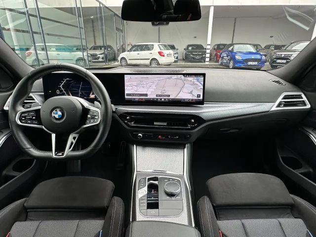 BMW 320 320i M-Sport Sedan xDrive