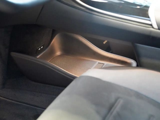 Mercedes-Benz EQE SUV 300 AMG Line