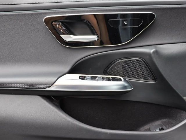 Mercedes-Benz E 200 AMG Line Sedan