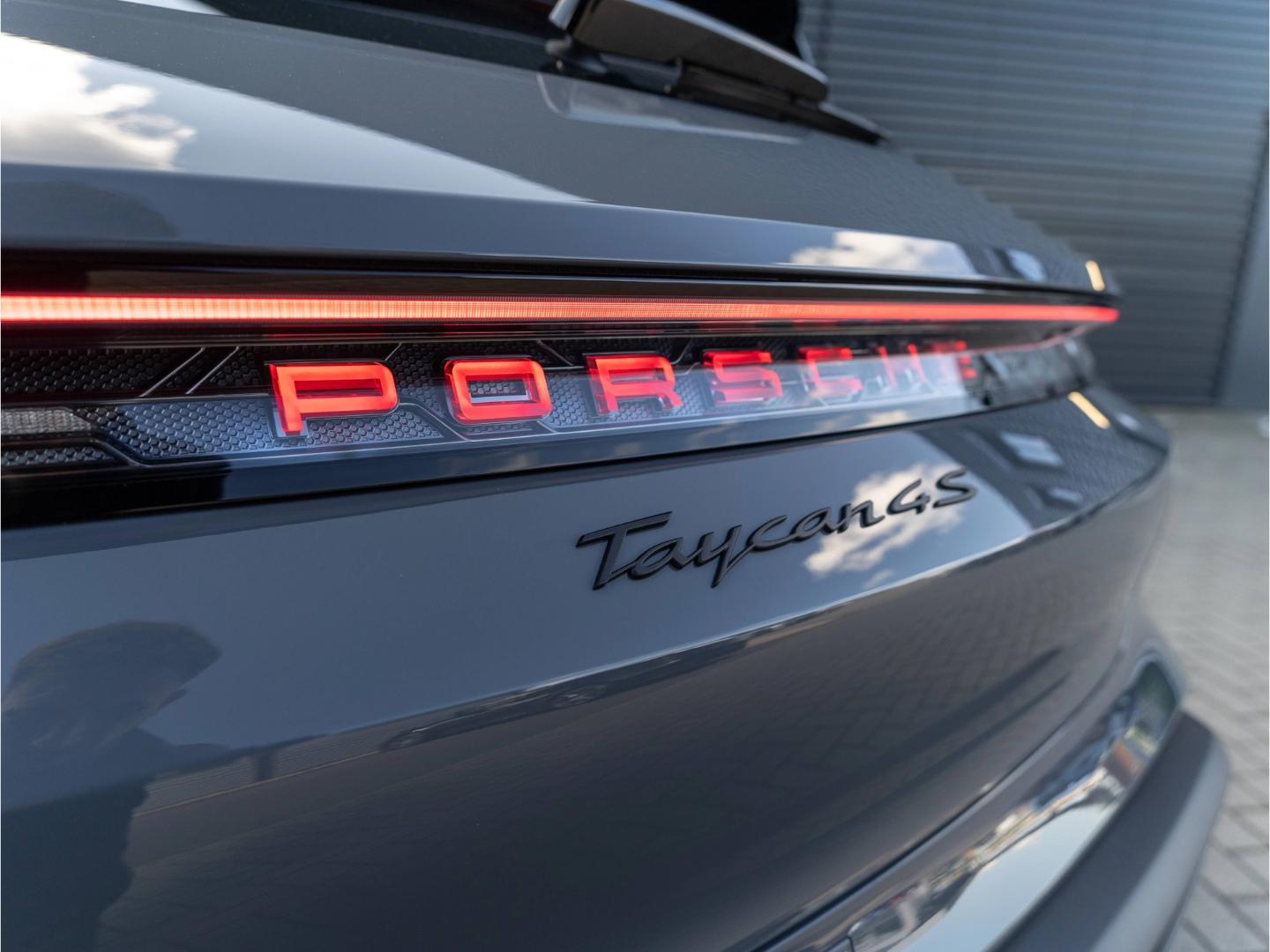 Porsche Taycan 4S Cross Turismo