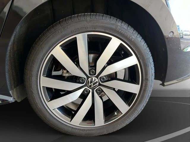 Volkswagen Touran 1.5 TSI R-Line