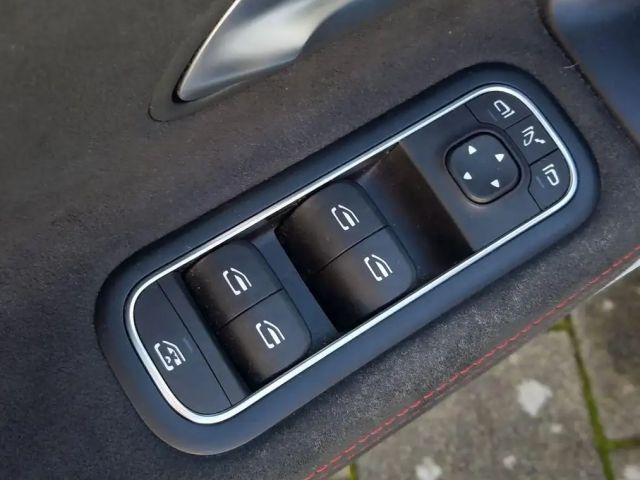 Mercedes-Benz CLA 200 AMG Line Coupé