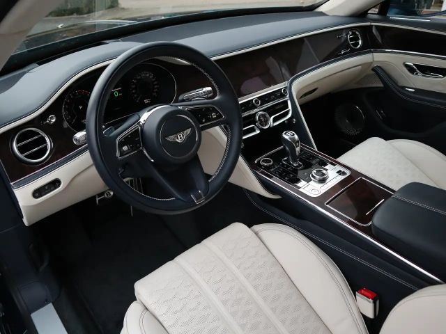 Bentley Flying Spur Hybrid V8