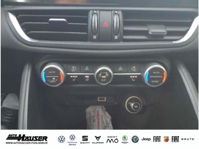 Alfa Romeo Giulia AT8 Q4 Turbo Veloce