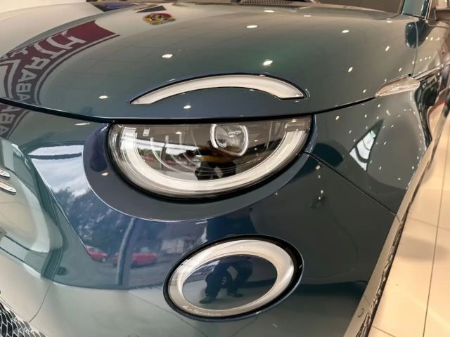 Fiat 500e La Prima