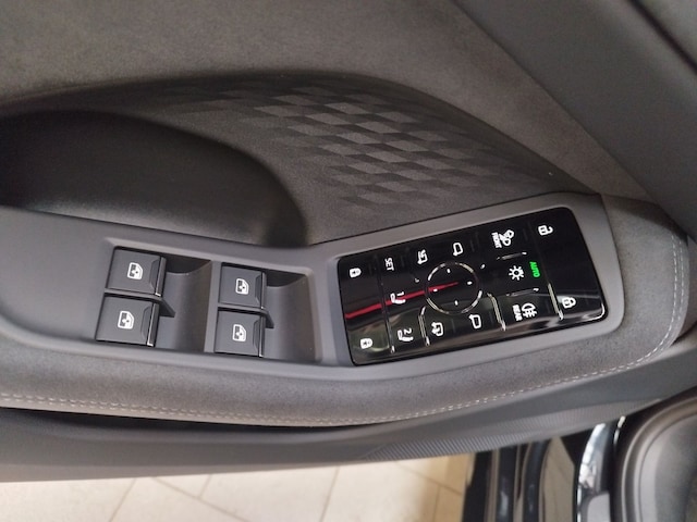 Audi A6 Avant Quattro S-Tronic