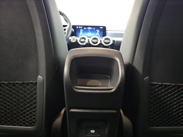 Mercedes-Benz A 180 AMG Line