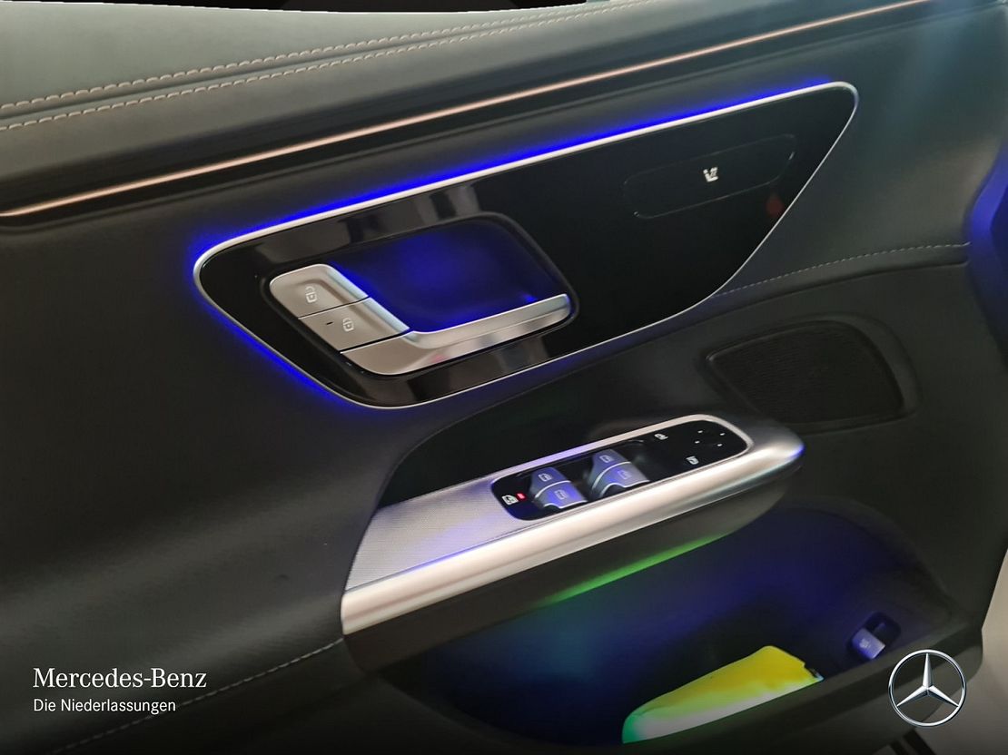 Mercedes-Benz EQE 300 Sedan