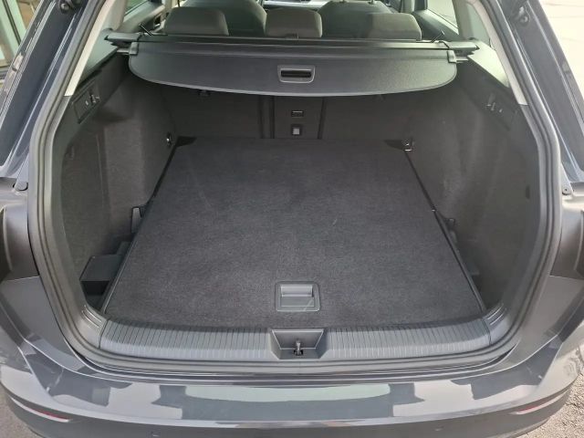 Volkswagen Golf Life Variant