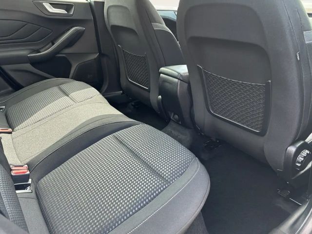 Ford Focus Cool & Connect Wagon