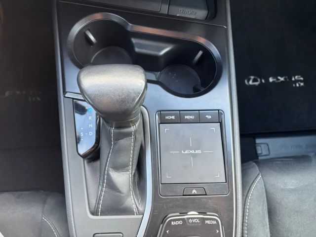 Lexus UX 250h Style Edition