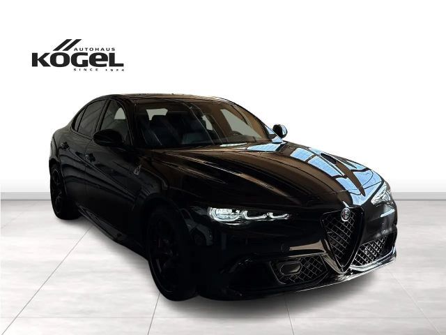 Alfa Romeo Giulia AT8 Quadrifoglio Turbo