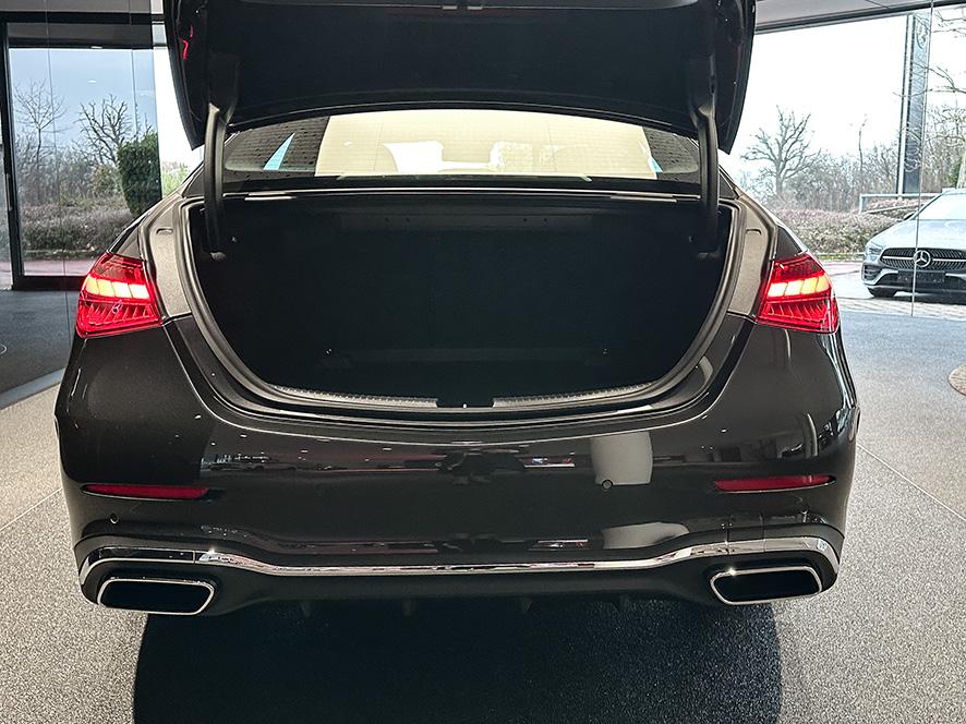 Mercedes-Benz C 200 AMG Line Sedan