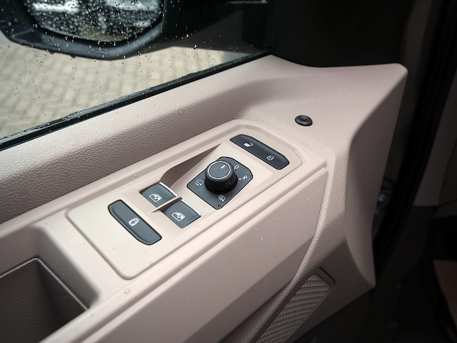 Volkswagen Multivan 2.0 TDI Life T7